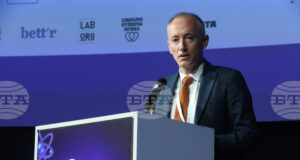 Министър Красимир Вълчев ще открие нови училищни STEМ центрове в общините Пазарджик и Марица