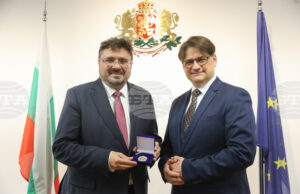 Министърът на културата Мариан Бачев поздрави генералния директор на БТА Кирил Вълчев по повод преизбирането му на поста