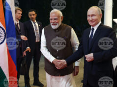 Моди пренебрегва Запада и приема Путин с царски почести Руският президент Владимир Путин пристига в канцеларията на индийския премиер Нарендра Моди в Делхи, 4 декември 2025 г.