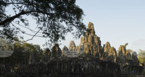 Музей в САЩ ще върне три ограбени артефакта от епохата на кхмерите обратно на Камбоджа