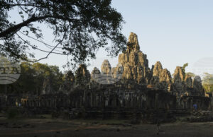 Музей в САЩ ще върне три ограбени артефакта от епохата на кхмерите обратно на Камбоджа