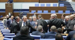 Наказаните със „забележка“ депутати през изминалата политическа година са 26-ма, от тях трима са и с „порицание“