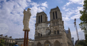 Над 11 милиона души са посетили катедралата „Нотр Дам" в Париж година след повторното ѝ отваряне