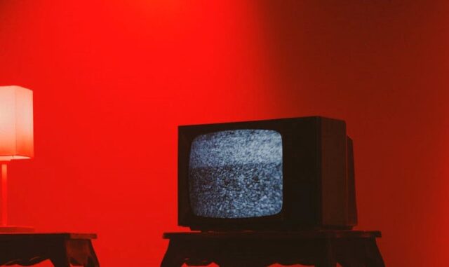 Най-важното от седмицата: Протести, оставки, международно напрежение и пазарни рекорди телевизор