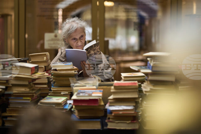Не е късно да възстановим навика си да четем книги, казват експерти