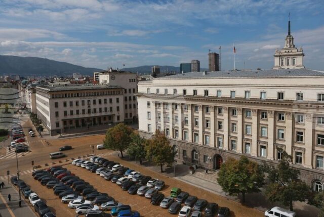 Нетният доход от такси и комисиони на банките у нас нараства с 9,5 на сто до 1,3 млрд. лева към края на септември, сочат данните на БНБ