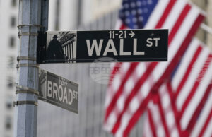 ОБЗОР
                                                                                                Инвеститорите очакват продължение на възходящия тренд на пазарите, но остават предпазливи заради несигурността около лихвената политика