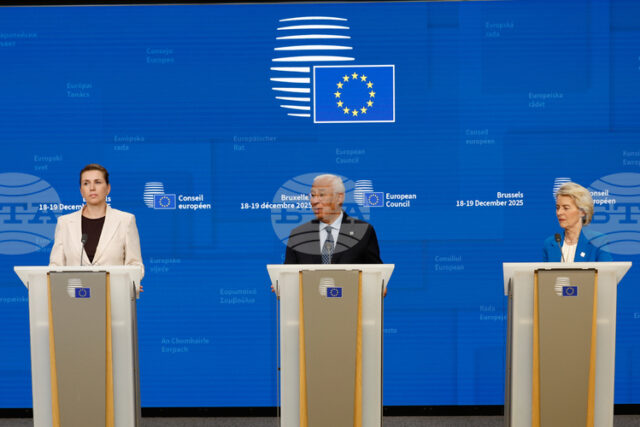 ОБЗОР
                                                                                                На срещата на върха на ЕС Европа демонстрира своя ангажимент към Украйна, но не еднозначно