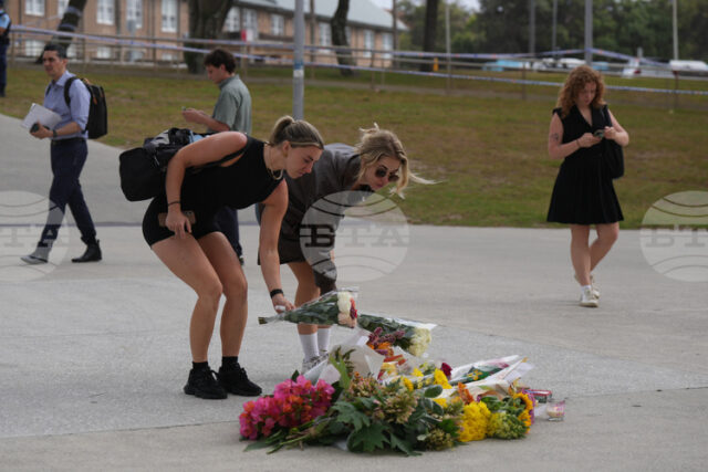 ОБНОВЕНА Австралия обяви национален траур след стрелбата в Сидни ОБНОВЕНА
Австралия обяви национален траур след стрелбата в Сидни