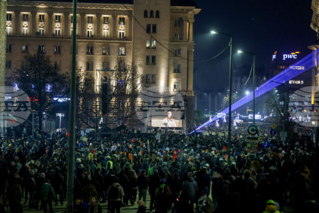 ОБНОВЕНА Движението на автомобили и градски транспорт в района на ОБНОВЕНА Движението на автомобили и градски транспорт в района на Народното събрание и "Цариградско шосе" е възстановено