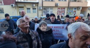 ОБНОВЕНА Жители на три села от Врачанско излязоха на протест заради прекъсването на електрозахранването по Коледа