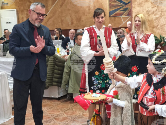 ОБНОВЕНА Над 1 млн. лева са събрани в кампанията „Тунджанската ОБНОВЕНА Над 1 млн. лева са събрани в кампанията „Тунджанската Коледа“ от 2009 г. до тазгодишното издание на благотворителната инициатива