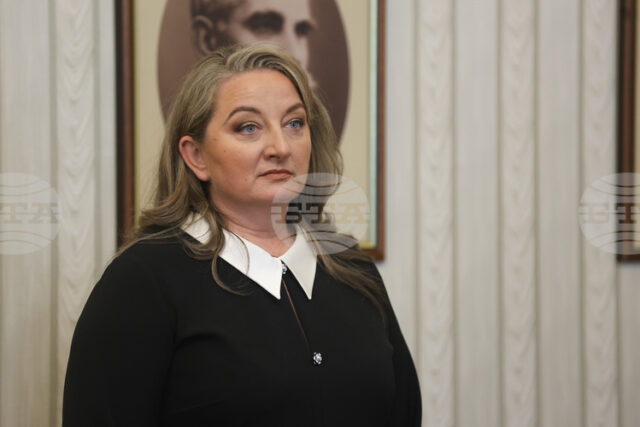 ОБНОВЕНА Рая Назарян няма да приеме поста на служебен премиер, каза Деница Сачева