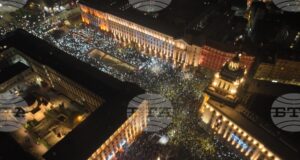 Обзор
                                                                                                Множество българи протестираха с искане за оставка на правителството в София и в други градове на страната