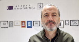 Общо 13 шуменски студенти участват в изложба, посветена на 8 декември