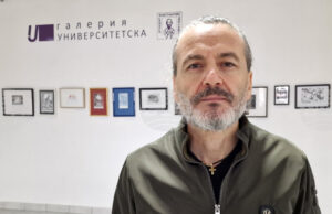 Общо 13 шуменски студенти участват в изложба, посветена на 8 декември