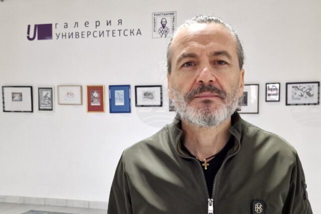 Общо 13 шуменски студенти участват в изложба, посветена на 8 декември