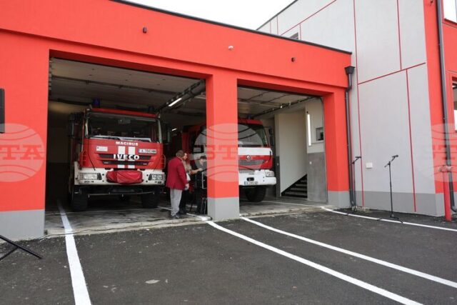 Общо 65 пожара са потушени в страната през последното денонощие