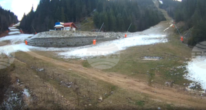 Оръдията за изкуствен сняг в Пампорово вече работят, откриването на ски сезона зависи от променливата метеорологична обстановка