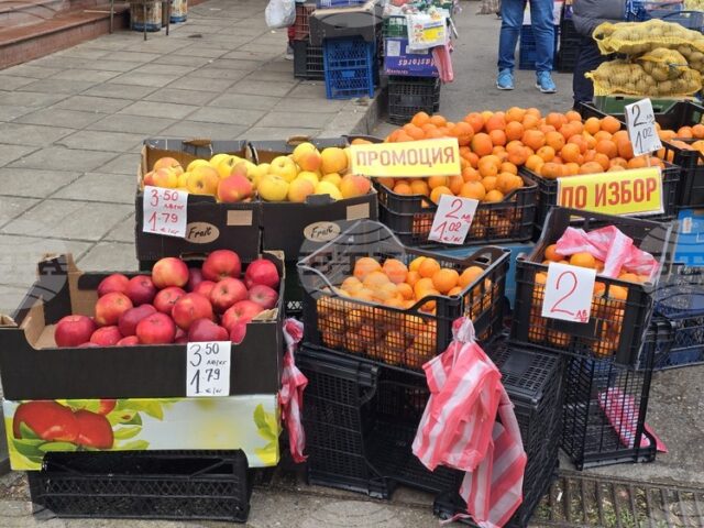 Основни продукти за коледно-новогодишните празници ще струват между 80 и 120 лева на семейство от четирима души в Сливен