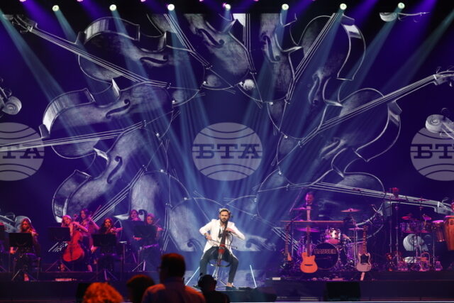 От Рики Мартин до Чайковски в концерта на Хаусер, специалният поздрав бе с „Моя страна, моя България“