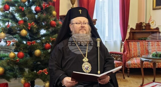 От свободната воля, с която Бог ни е дарил, зависи дали ще изберем пътя на светлината, каза Русенският митрополит Наум в рождественското си послание