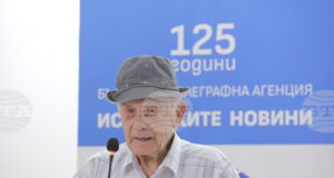 Отиде си поетът Найден Вълчев, автор на текста на песента „Една българска роза"