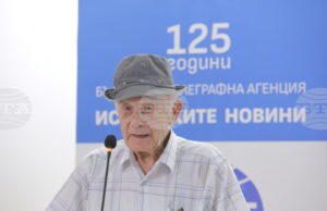 Отиде си поетът Найден Вълчев, автор на текста на песента „Една българска роза"