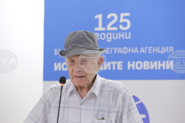 Отиде си поетът Найден Вълчев, автор на текста на песента „Една българска роза"