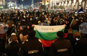 ПРЕГЛЕД НА МЕДИИТЕ
Протестите в България през погледа на френски медии ПРЕГЛЕД НА МЕДИИТЕ
Протестите в България през погледа на френски медии