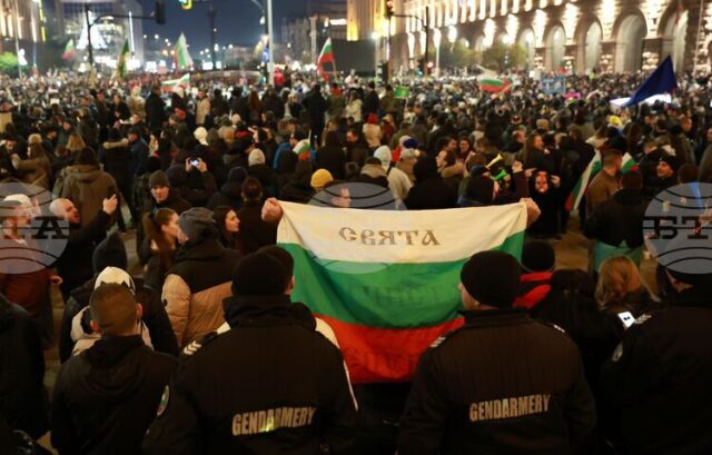 ПРЕГЛЕД НА МЕДИИТЕ Протестите в България през погледа на френски ПРЕГЛЕД НА МЕДИИТЕ
Протестите в България през погледа на френски медии