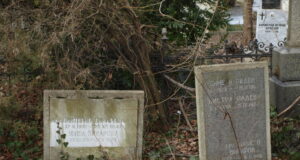 Надгробните паметници на Симеон Радев и Бистра Винарова на Централните софийски гробища