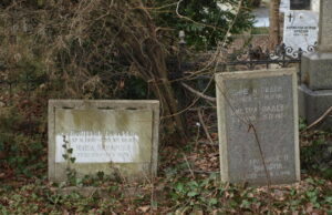 Паметта за Симеон Радев и Бистра Винарова: Настоящето не бива да затрупва миналото Надгробните паметници на Симеон Радев и Бистра Винарова на Централните софийски гробища