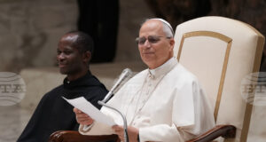 Папа Лъв Четиринадесети призова за изпълнена с радост и гостоприемство Църква в речта си пред кардиналите във Ватикана