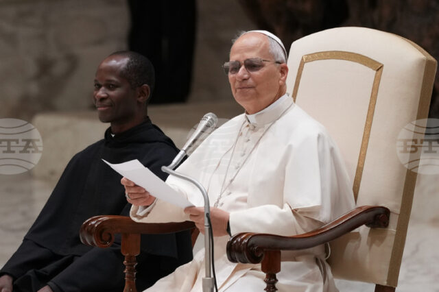 Папа Лъв Четиринадесети призова за изпълнена с радост и гостоприемство Църква в речта си пред кардиналите във Ватикана