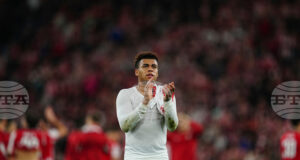 Пари Сен Жермен си върна лидерството във френската Лига 1 след трудна победа над последния в класирането Мец