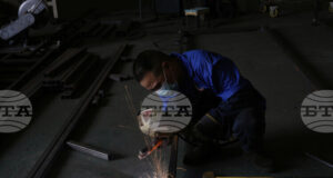 Печалбите на индустриалните предприятия в Китай спадат през ноември за втори пореден месец заради отслабващо търсене