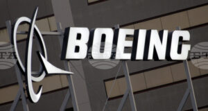 Планът на Тръмп за държавно участие не засяга големите отбранителни компании, твърдят от „Боинг“