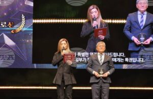 Пловдивският драматичен театър получи международно отличие от Корейската театрална асоциация в Сеул Пловдивският драматичен театър получи международно отличие от Корейската театрална асоциация в Сеул