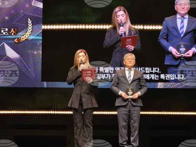 Пловдивският драматичен театър получи международно отличие от Корейската театрална асоциация Пловдивският драматичен театър получи международно отличие от Корейската театрална асоциация в Сеул