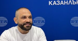 Посланието на филма „Социално силните“ е, че в наши дни имаме нужда от нови вдъхновители, каза режисьорът Николай Василев