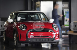 Потребителското доверие в еврозоната се понижава въпреки прогнозите на икономистите