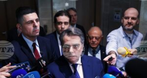 Правителството да подаде оставка веднага, призоваха от ПП-ДБ