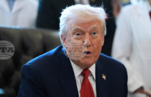 Правителството на Тръмп обяви мерки, с които цели да забрани достъпа на младите транссексуални до терапии за смяна на пола Правителството на Тръмп обяви мерки, с които цели да забрани достъпа на младите транссексуални до терапии за смяна на пола