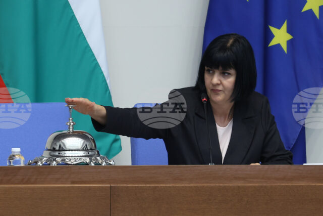 Председателят на парламента ще насрочи датата за дебати по внесения Председателят на парламента ще насрочи датата за дебати по внесения вот на недоверие, обяви председателстващият пленарното заседание Юлиана Матеева