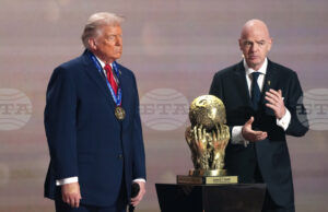 Президентът на ФИФА Джани Инфантино е обвинен в нарушаване на правилата относно политически неутралитет по отношение на президента на САЩ Доналд Тръмп