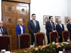 Президентът подкрепя „Промяната“ за машинното гласуване, но с уговорката и да се брои ПП-ДБ на консултациите