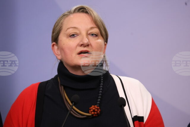 Промените в Семейния кодекс търсят баланс при защита на детето, Промените в Семейния кодекс търсят баланс при защита на детето, написа във Фейсбук Деница Сачева