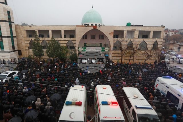 Протестиращи влязоха в сблъсъци в Сирия след смъртоносна бомбена атака срещу алауитска джамия