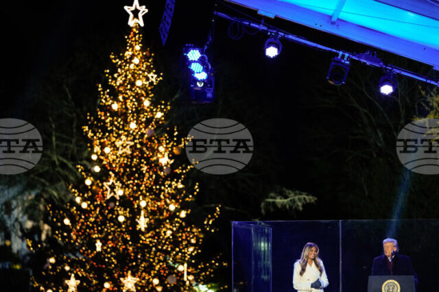 Първата дама на САЩ запали светлините на коледното дърво край Белия дом